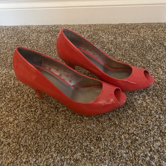 Fergalicious by Fergie Coral ‘Sariah’ peep toe shoe - Picture 2 of 5